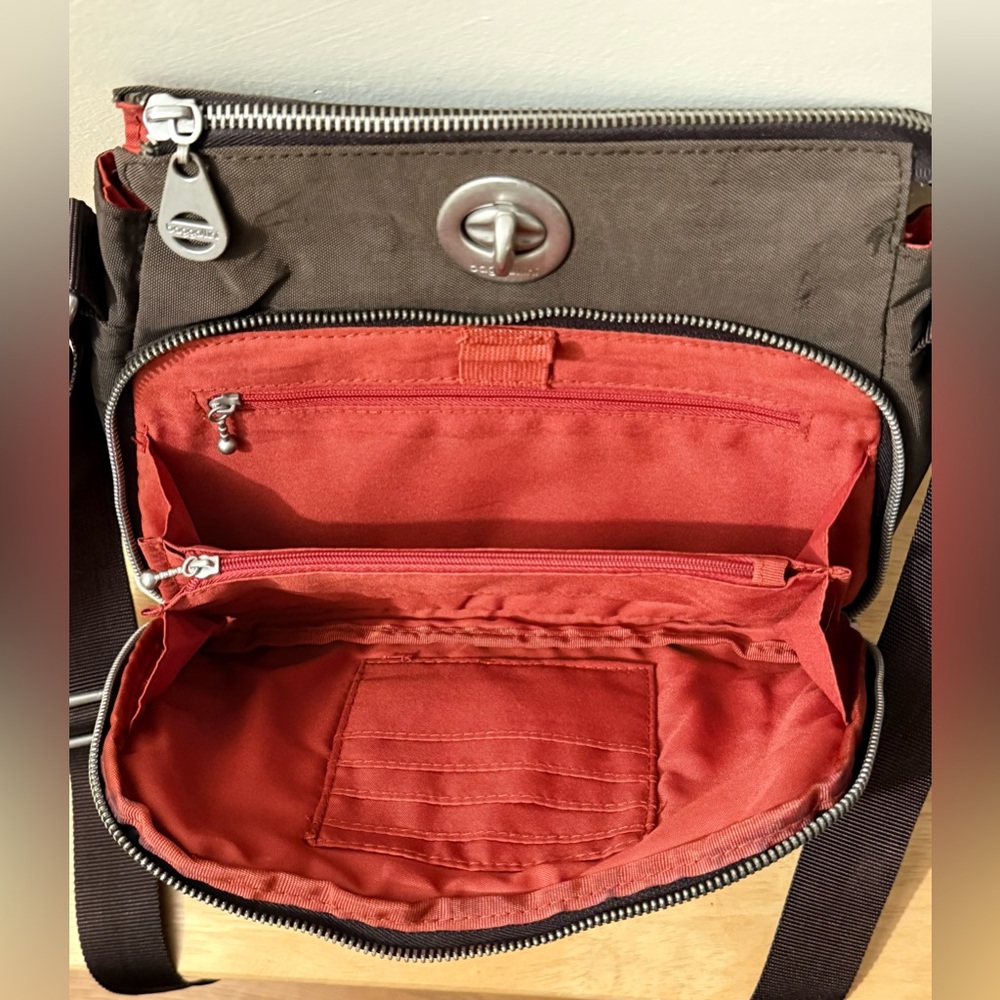 Baggallini Brown Calais Crossbody with contrasting inners and swivel turn-lock. - Picture 3 of 12